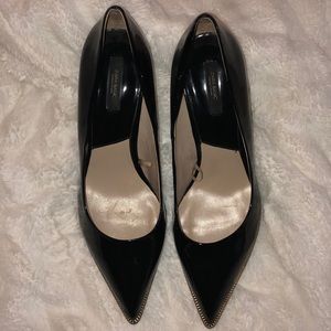 Zara patten leather black heels w/ zipper embel.